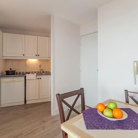 Appartement La Pinede 2/3p 6/7 *